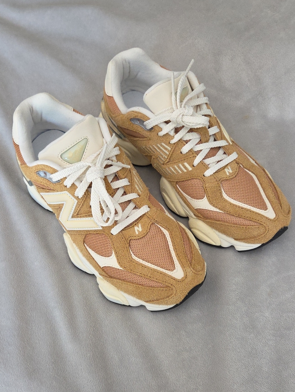 Brand New New Balance 9060, Mens Size 8.5 / Womens 10. Tan & Cream